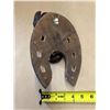 Image 4 : Vintage-style decorative wall hanging elephant.