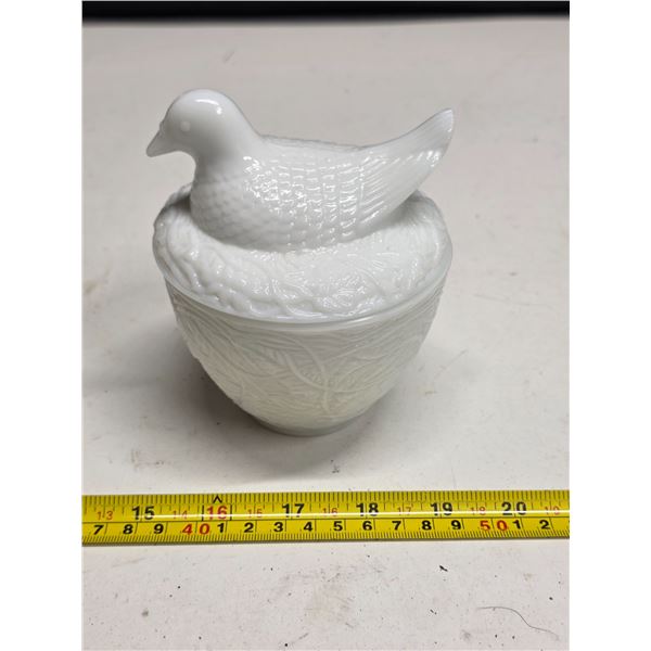 Milk glass hen on a nest- 4"H
