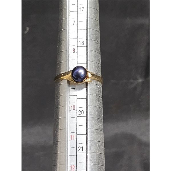 Size 9 Gold Ring Marked “10K” w/ Dark Coloured Pearl (Unverified) 1.9g