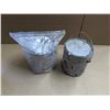 Image 1 : 2 cans grey paint, still relatively full.
