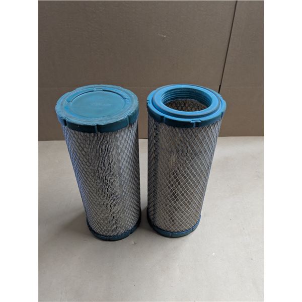2 fleetguard airfilters, AF25553