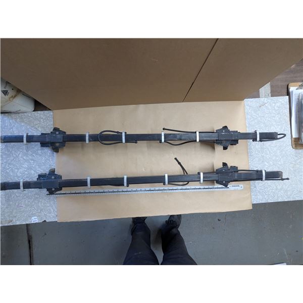 Ski rack, 40" between mounts