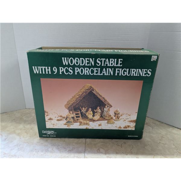 wooden stable with 9 pcs porcelain figurines