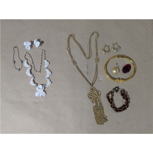 Jewellery- gold tone set,white floral set