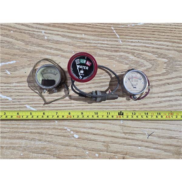 Vintage gauges- IH and hoyt