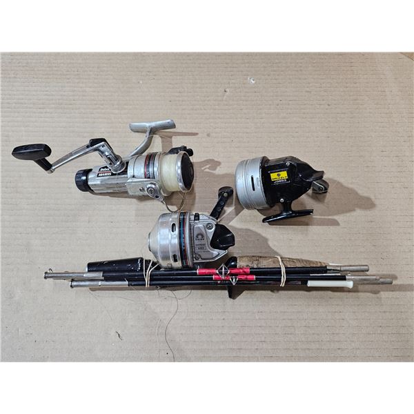 (2) Vintage Fishing Reels (Daiwa & Grizzley), (1) Breakdown Vintage Fishing Rod w/ Daiwa Reel