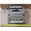 Image 1 : Vintage Eaton’s De Luxe Typewriter – Made in Canada
