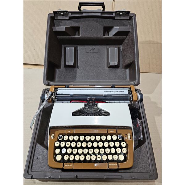 Vintage Smith-Corona Classic 12 Typewriter with Case – Excellent Condition