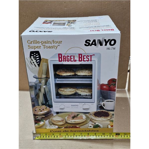 Vintage Sanyo Bagel Best Toaster in Box