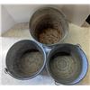Image 2 : 3 vintage tin pails