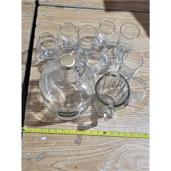 Lot of various glassware