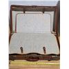 Image 3 : 2 vintage travel suit cases