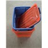 Image 1 : 2 totes with lids