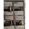 Image 3 : Nail puller and hand drill