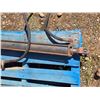 Image 2 : Large hydraulic cylinder with hose