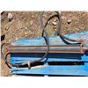 Image 3 : Large hydraulic cylinder with hose