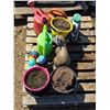 Image 1 : Pallet of garden items- plant pots, décor