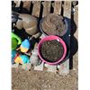 Image 2 : Pallet of garden items- plant pots, décor