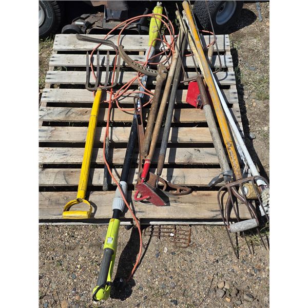 Pallet of various hand tools, pitch forks, hoes