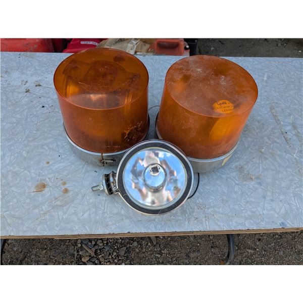 2 amber beacon lights with one spotlight
