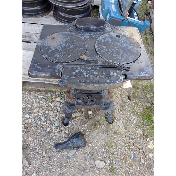 Winner no.9 cast iron stove *broken leg*