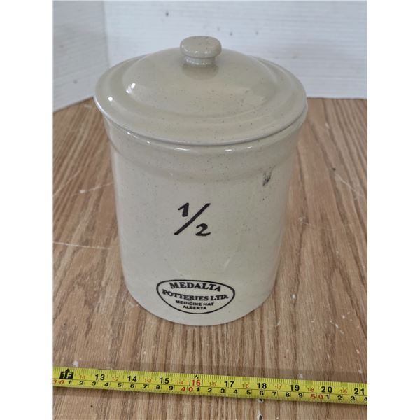 Metalta crock with lid- 1/2- no cracks