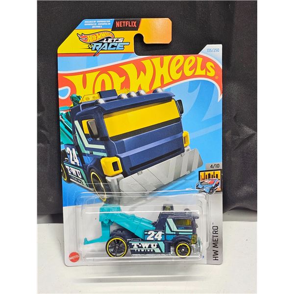 2024 Hot Wheels #135 HW Metro "Heavy Hitcher" Tow Truck