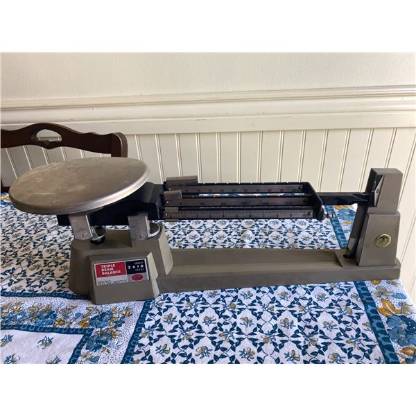 Beam Balance Scale.  Weighs up to 2610 grams.