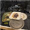 Image 1 : 5 Vintage Trays