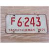 Image 3 : (2) 1971 Sask Farm License Plates