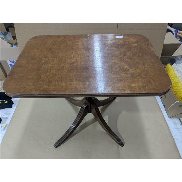 wood table (25x17x20)