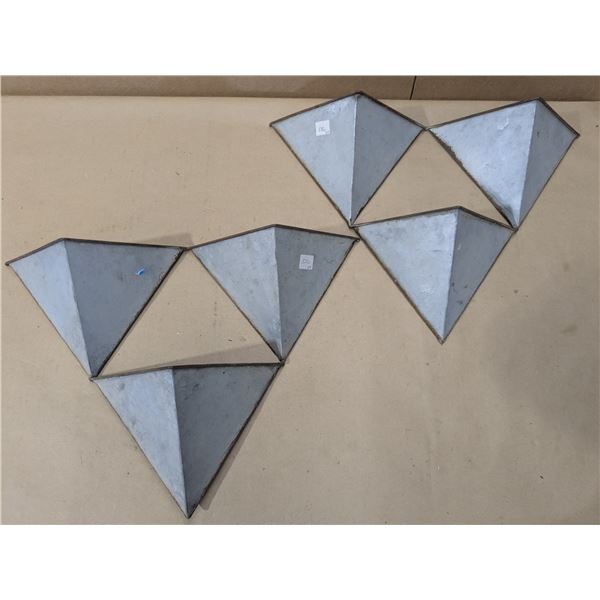 2 metal wall hangers,