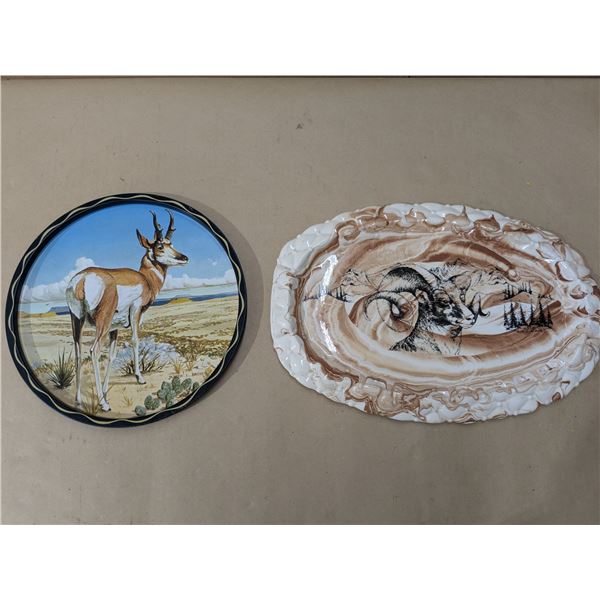 2 decorative trays