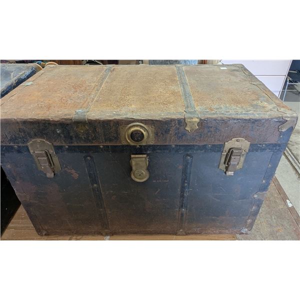vintage steamer trunk, 33x19x21"
