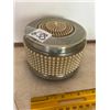 Image 1 : Beaded Wind-Up Music Powder Box