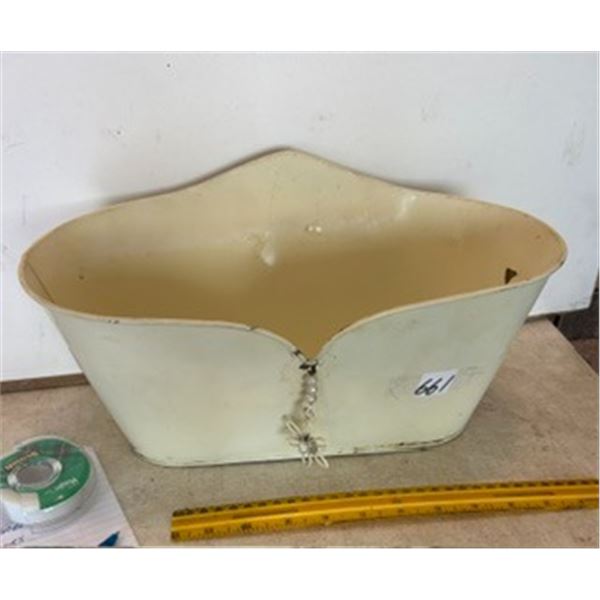 14” Oval Tin Container