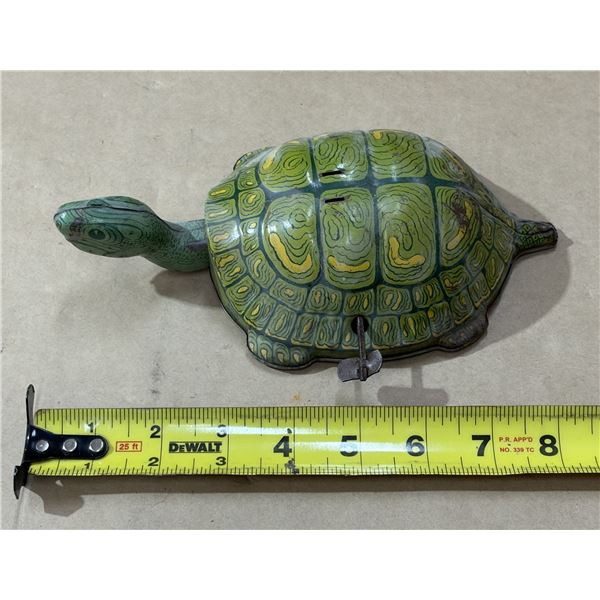 Vintage tin litho wind-up toy in the form of a turtle, likely produced in the 1930s.