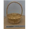 Image 10 : Box of wicker baskets/trays