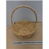 Image 11 : Box of wicker baskets/trays