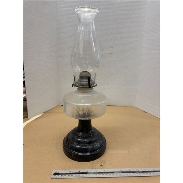 Coal oil lamp with chimney
