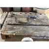 Image 1 : Work bench vice and hand drill
