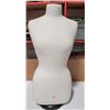 Image 1 : Women's Bust Mannequin