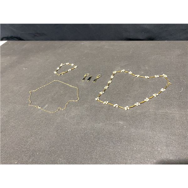 Gold Tone Jewelry Set With Enamel Flowers