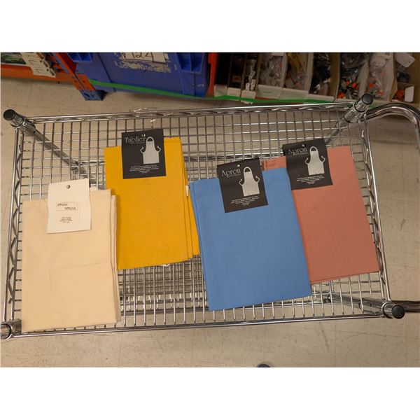 LOT DE 61 TABLIERS ASSORTIS (30 ROSES, 15 BLEUS, 8 CRÈME, 8 JAUNES)