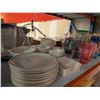 Image 1 : LOT DE 70+ ARTICLES DE CUISINE ASSORTIS