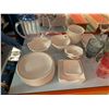 Image 2 : LOT DE 70+ ARTICLES DE CUISINE ASSORTIS