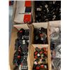 Image 10 : LOT DE COMPOSANTS ÉLECTRONIQUES ET CONNECTEURS ASSORTIS