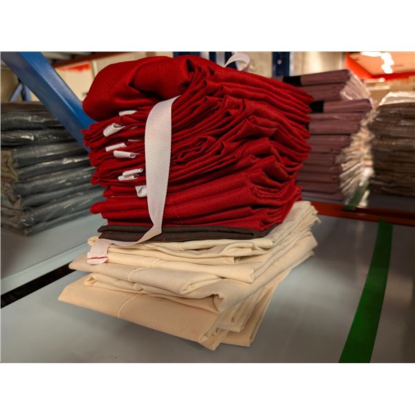 LOT DE 29 TABLIERS ASSORTIS