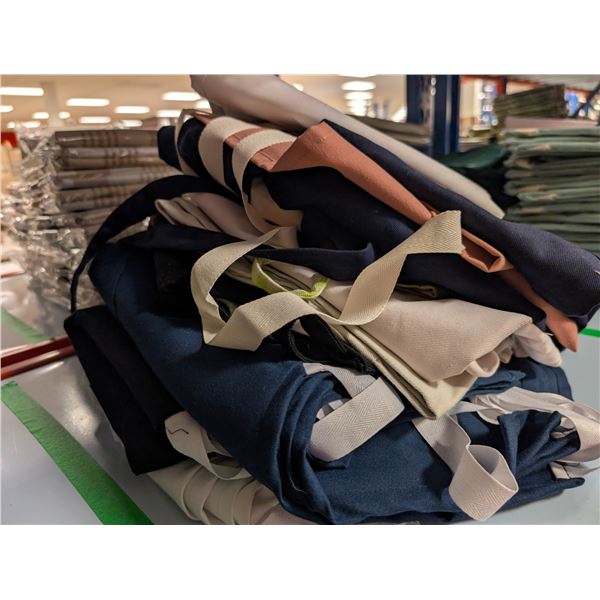 LOT DE 30+ TABLIERS ASSORTIS