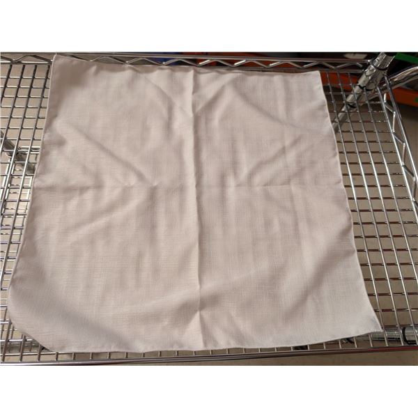 LOT DE +/-200 SERVIETTES DE TABLE BLANCHES 19 PO X 19 PO